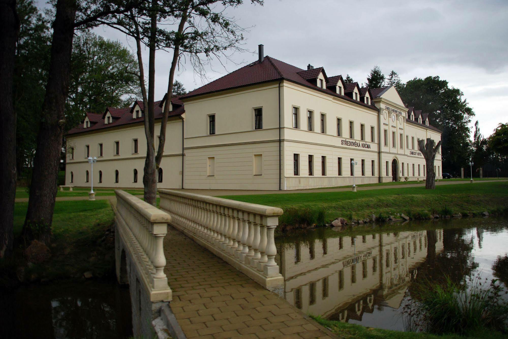 Zamek Kamenny Dvur Hotel Mostov Luaran gambar