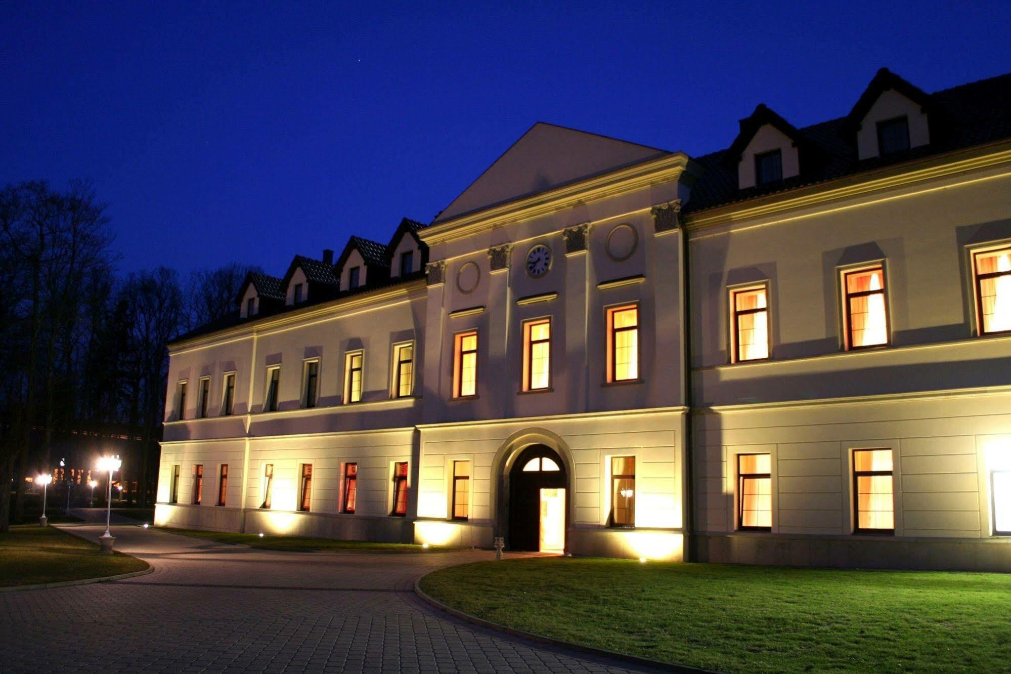 Zamek Kamenny Dvur Hotel Mostov Luaran gambar