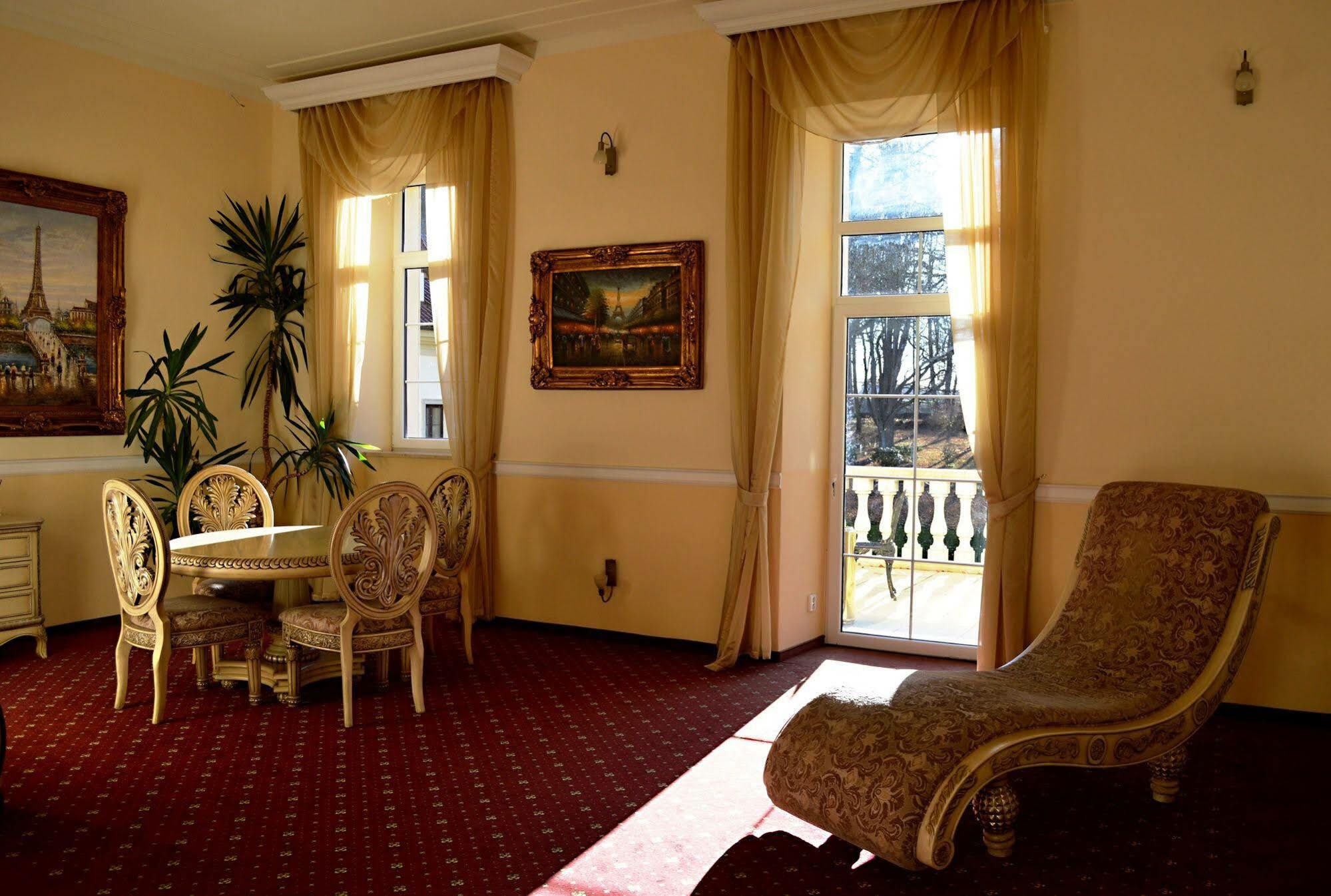 Zamek Kamenny Dvur Hotel Mostov Luaran gambar