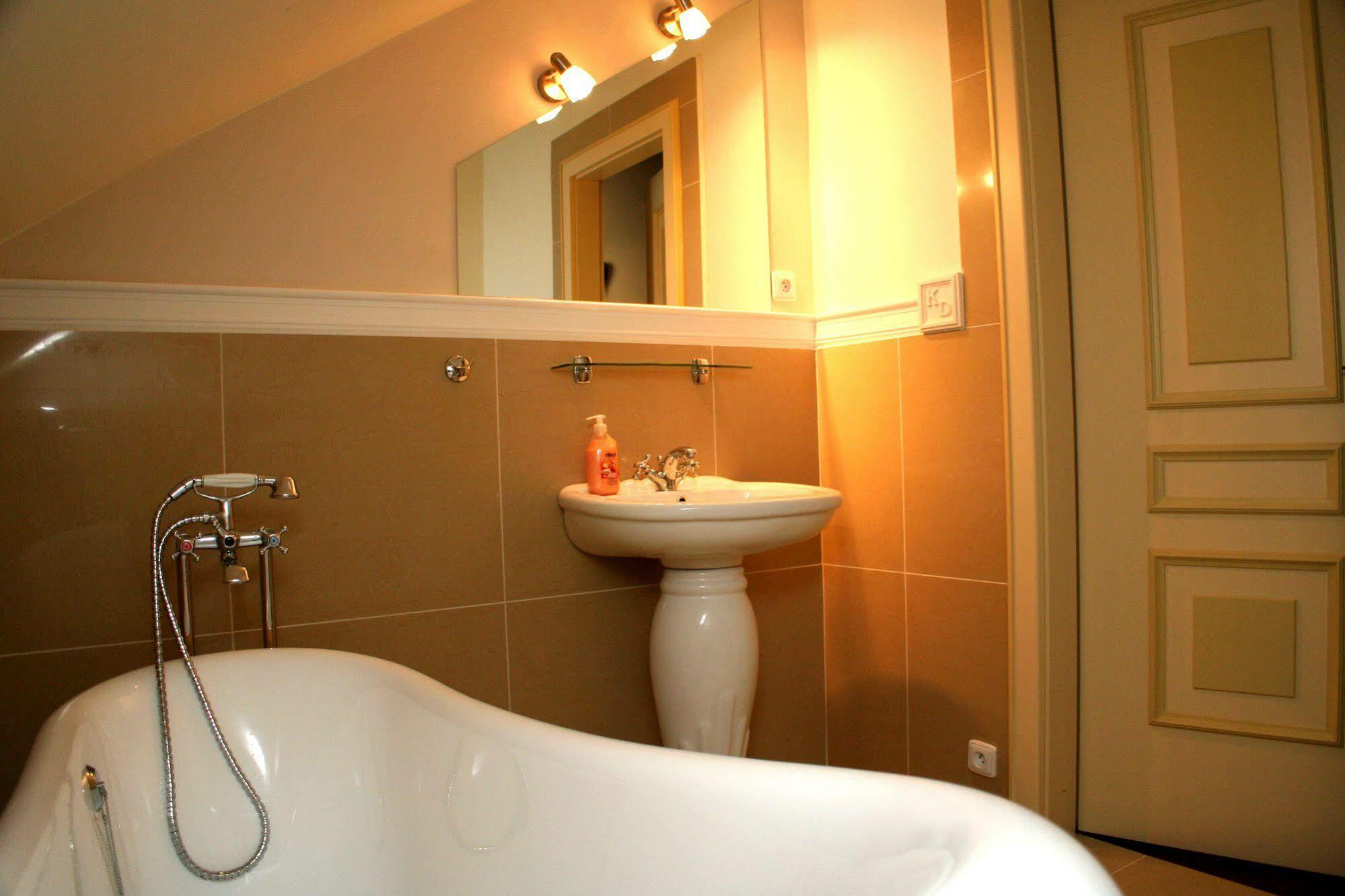 Zamek Kamenny Dvur Hotel Mostov Luaran gambar
