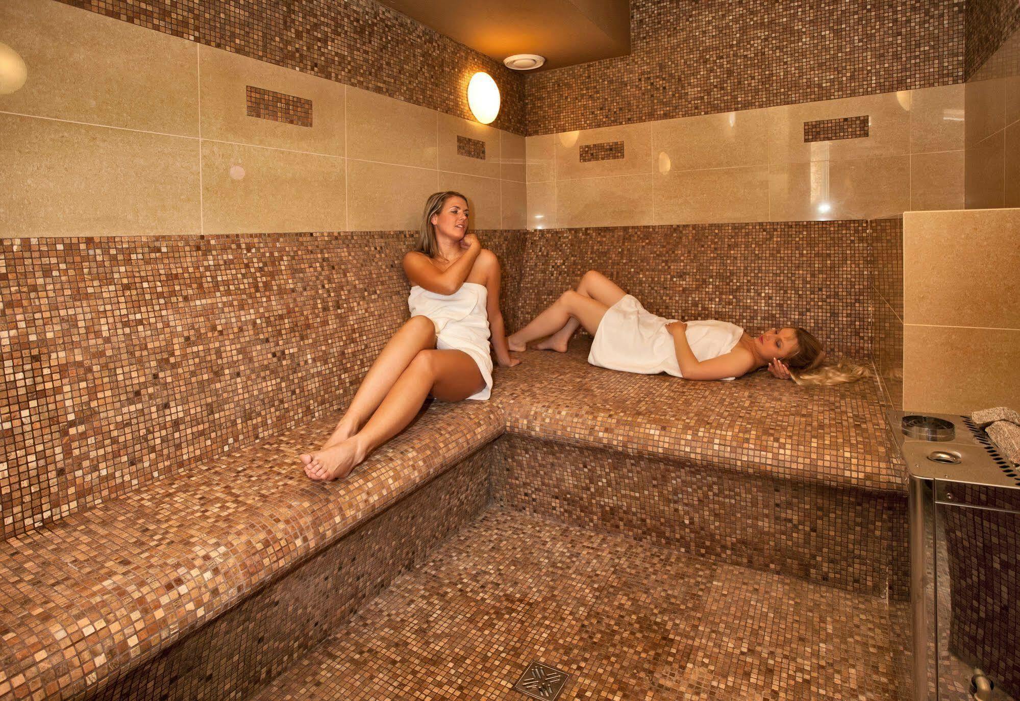Zamek Kamenny Dvur Hotel Mostov Luaran gambar