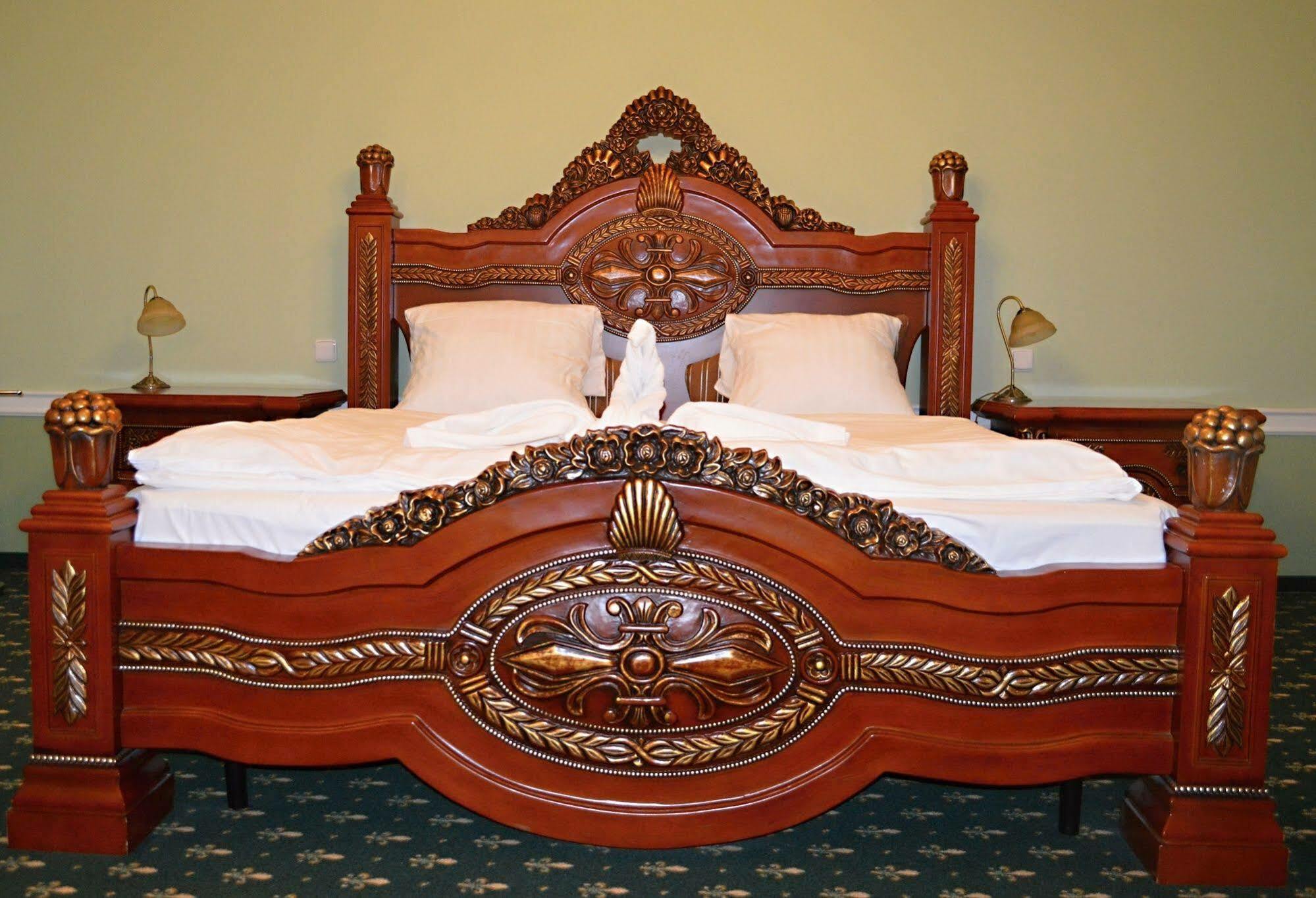 Zamek Kamenny Dvur Hotel Mostov Luaran gambar