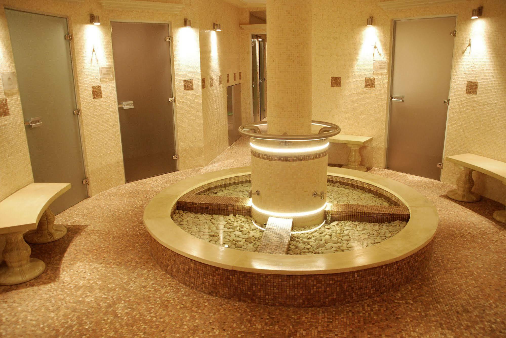 Zamek Kamenny Dvur Hotel Mostov Luaran gambar