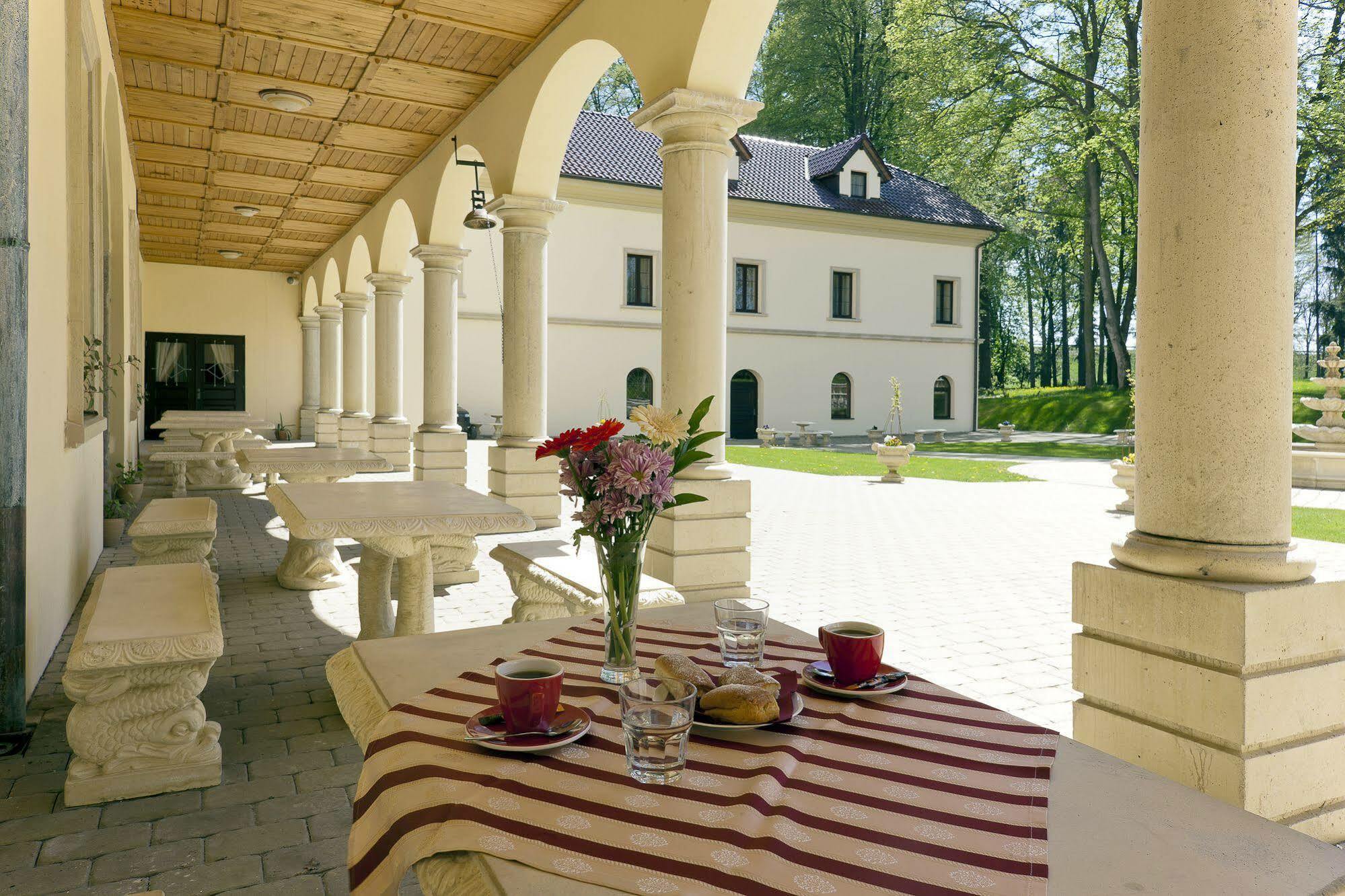 Zamek Kamenny Dvur Hotel Mostov Luaran gambar