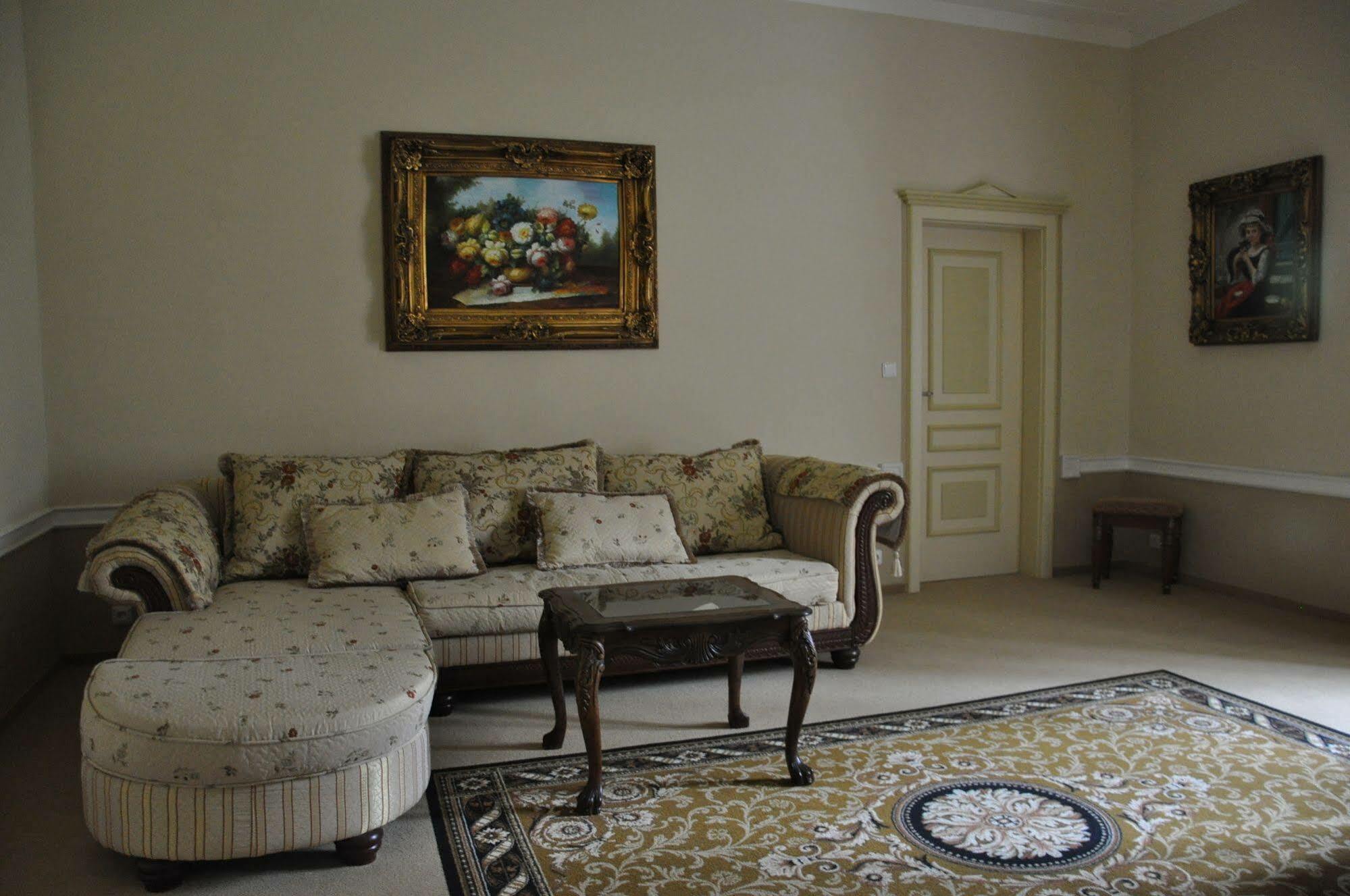 Zamek Kamenny Dvur Hotel Mostov Luaran gambar